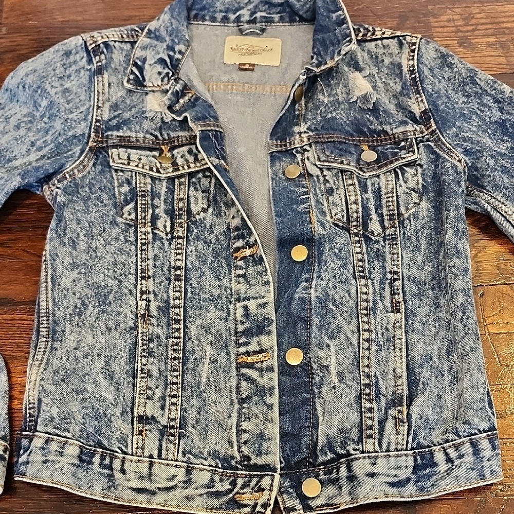 Ashley Vintage Charm Jean Jacket with Classic Design and Contrast Stitching - Picture 3 of 6